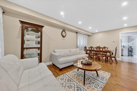 Photo 5 at 226 Manse Road, West Hill, Toronto