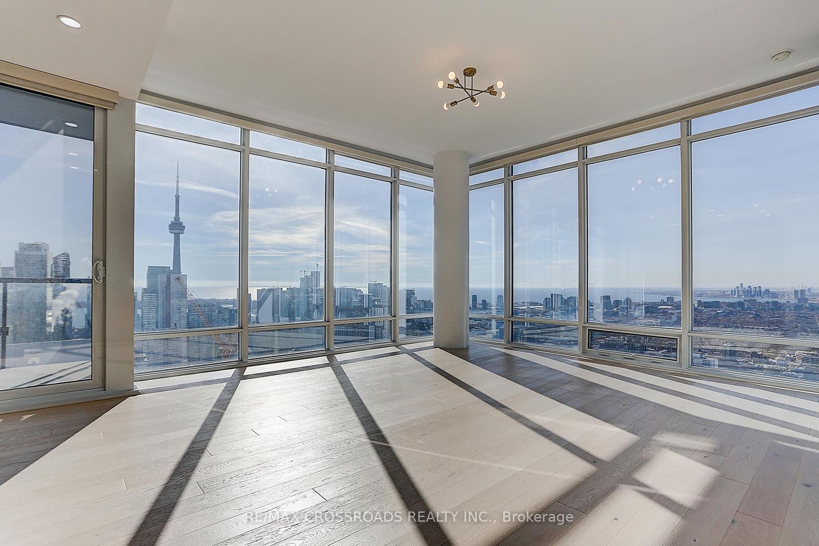 4310 - 488 University Avenue, University, Toronto photo number 2