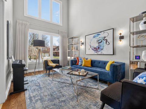 Photo 5 at 32 Mulholland Drive, Beverley Glen, Vaughan