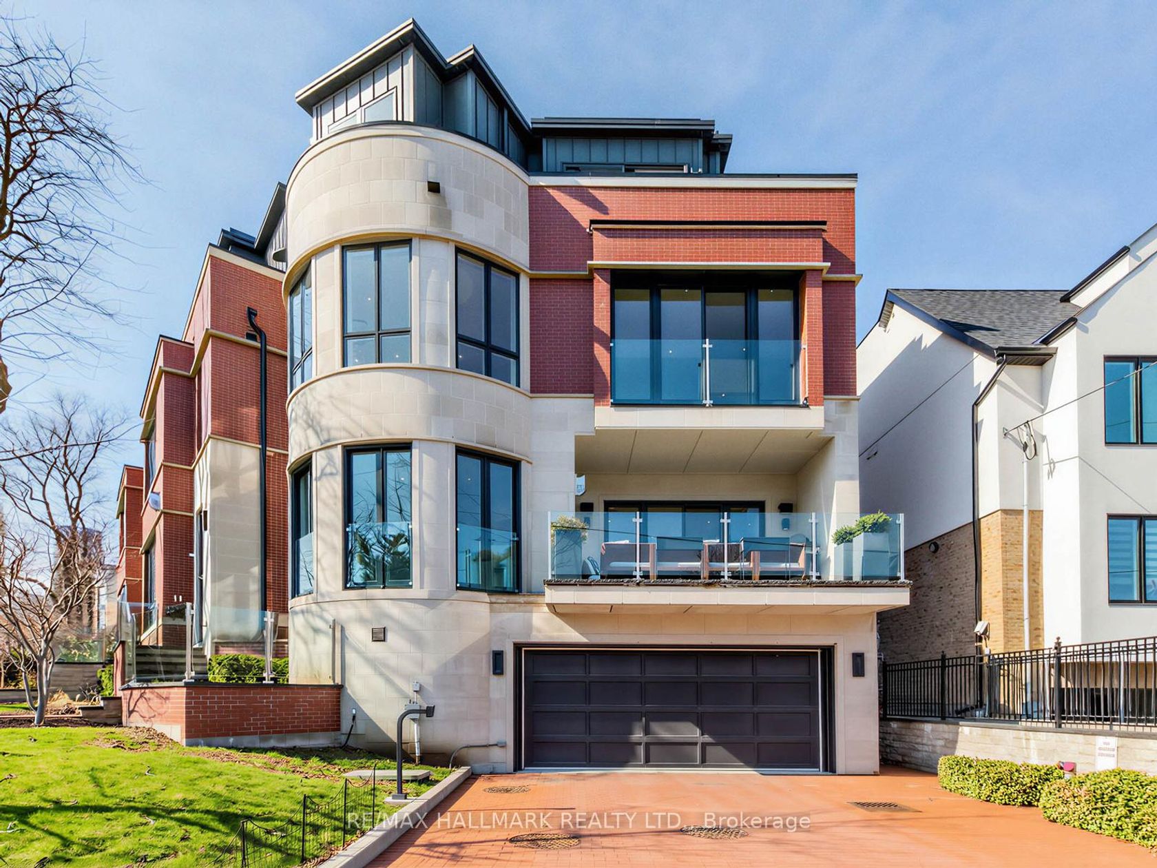 1 Thurloe Avenue, Mount Pleasant West, Toronto photo number 2