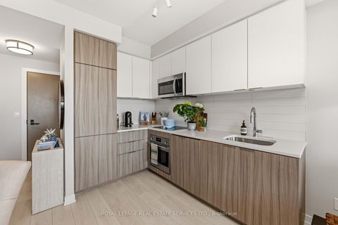 Photo 7 at 508 - 223 St Clair Avenue W, Casa Loma, Toronto