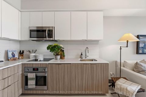 Photo 8 at 508 - 223 St Clair Avenue W, Casa Loma, Toronto