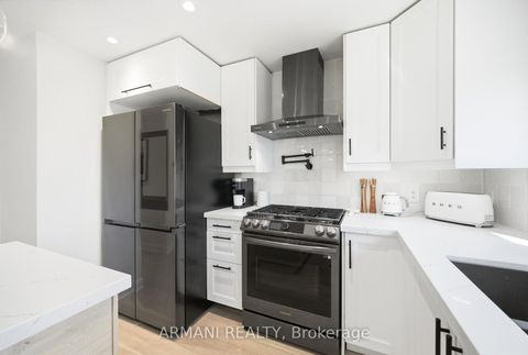 Photo 19 at 11 Gotham Court, Amesbury, Toronto