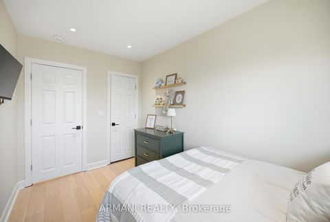 Photo 29 at 11 Gotham Court, Amesbury, Toronto