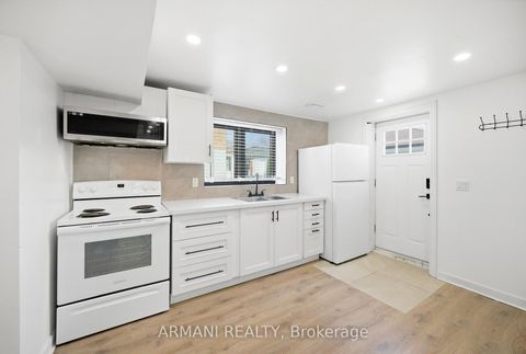 Photo 34 at 11 Gotham Court, Amesbury, Toronto