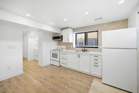 Photo 37 at 11 Gotham Court, Amesbury, Toronto