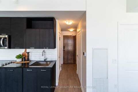 Photo 3 at 1503 - 120 Eagle Rock Way, Rural Vaughan, Vaughan