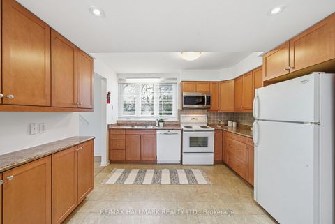 Photo 11 at 28 Langbourne Place, Don Mills, Toronto