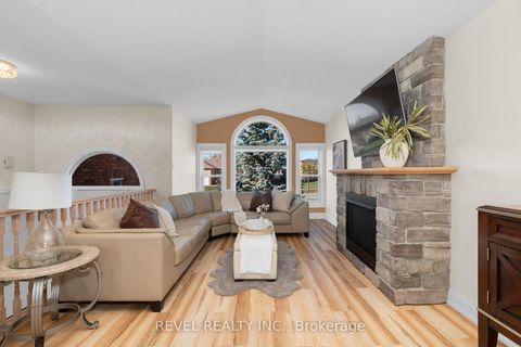 Photo 3 at 77 Marsellus Drive, Holly, Barrie