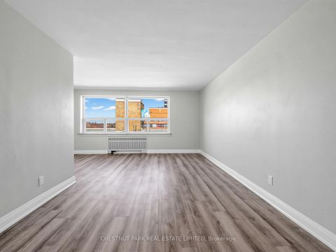 Photo 2 at 404 - 2 Ridelle Avenue, Forest Hill North, Toronto