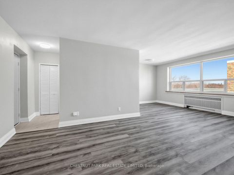 Photo 3 at 404 - 2 Ridelle Avenue, Forest Hill North, Toronto
