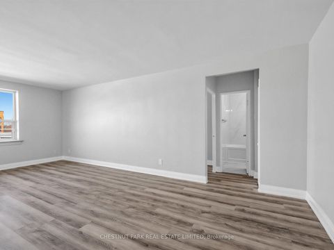 Photo 12 at 404 - 2 Ridelle Avenue, Forest Hill North, Toronto