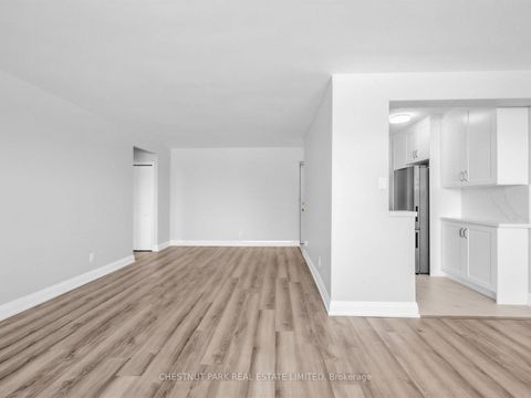Photo 22 at 404 - 2 Ridelle Avenue, Forest Hill North, Toronto