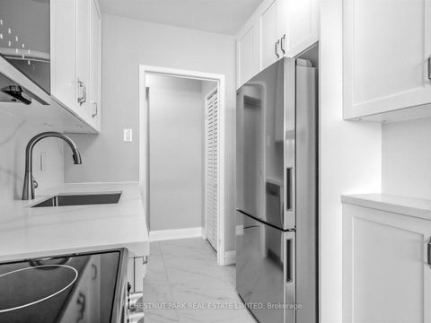 Photo 23 at 404 - 2 Ridelle Avenue, Forest Hill North, Toronto