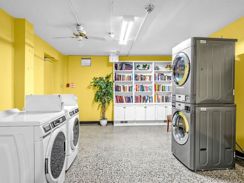 Photo 25 at 404 - 2 Ridelle Avenue, Forest Hill North, Toronto