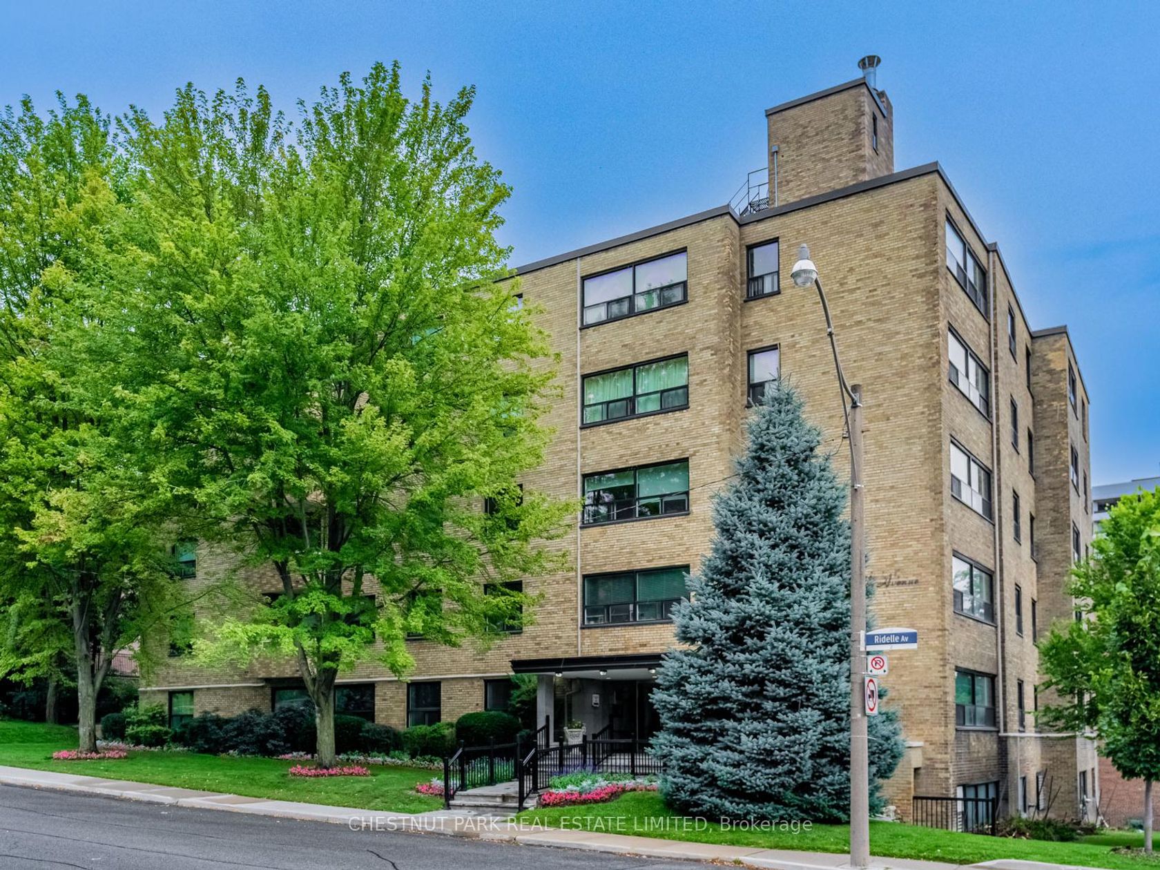 404 - 2 Ridelle Avenue, Forest Hill North, Toronto photo number 2