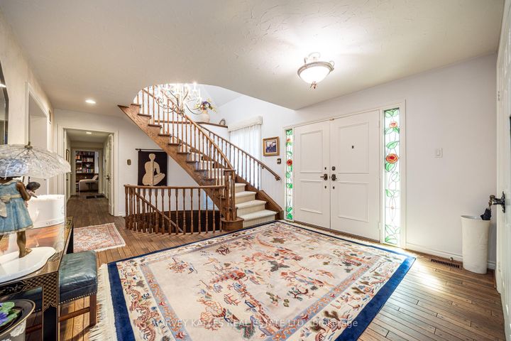 Photo 1 at 10 Whitelaw Court, Grandview, Markham