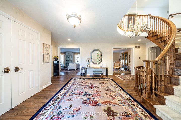 Photo 2 at 10 Whitelaw Court, Grandview, Markham