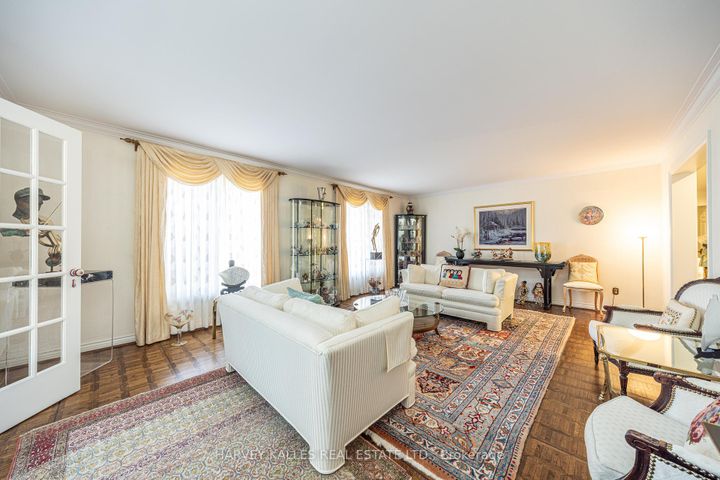 Photo 4 at 10 Whitelaw Court, Grandview, Markham