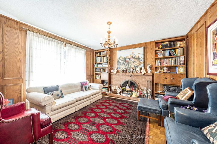 Photo 6 at 10 Whitelaw Court, Grandview, Markham