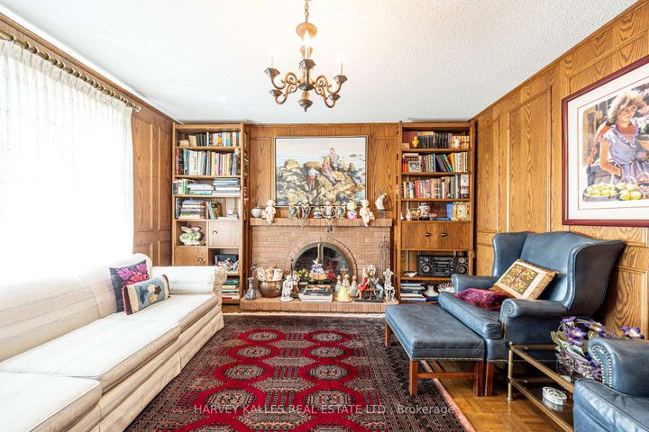 Photo 7 at 10 Whitelaw Court, Grandview, Markham