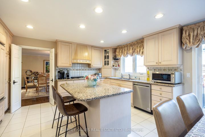 Photo 12 at 10 Whitelaw Court, Grandview, Markham