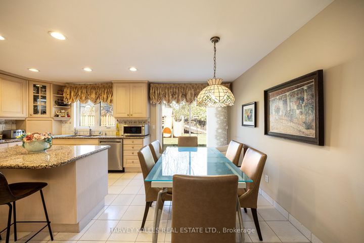 Photo 13 at 10 Whitelaw Court, Grandview, Markham