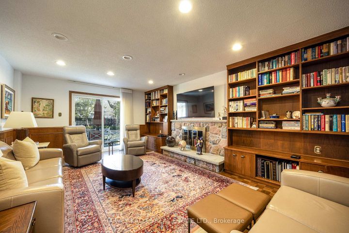 Photo 17 at 10 Whitelaw Court, Grandview, Markham