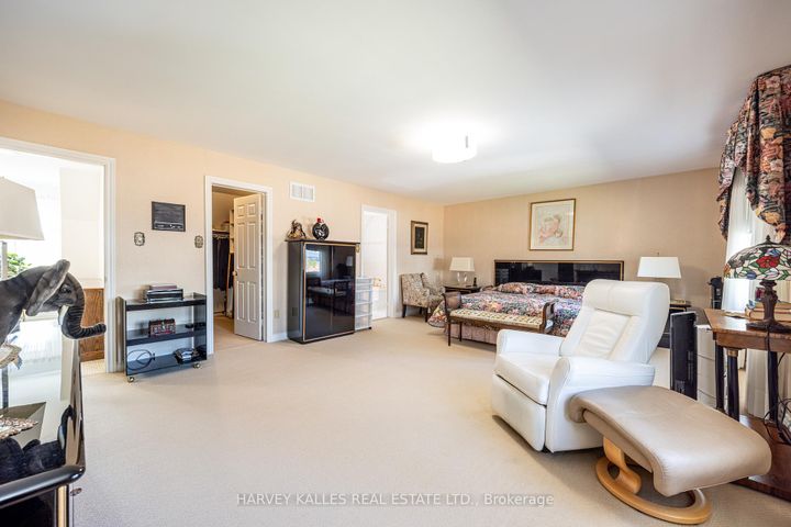 Photo 22 at 10 Whitelaw Court, Grandview, Markham