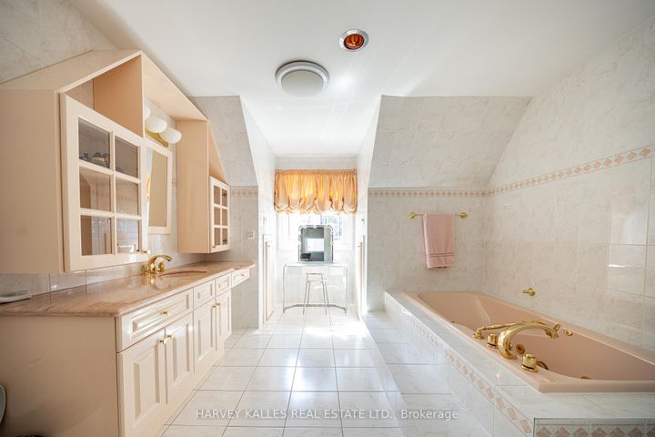 Photo 23 at 10 Whitelaw Court, Grandview, Markham