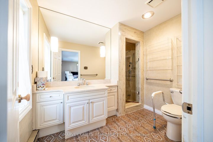 Photo 25 at 10 Whitelaw Court, Grandview, Markham