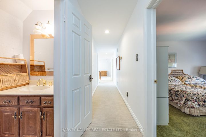 Photo 32 at 10 Whitelaw Court, Grandview, Markham