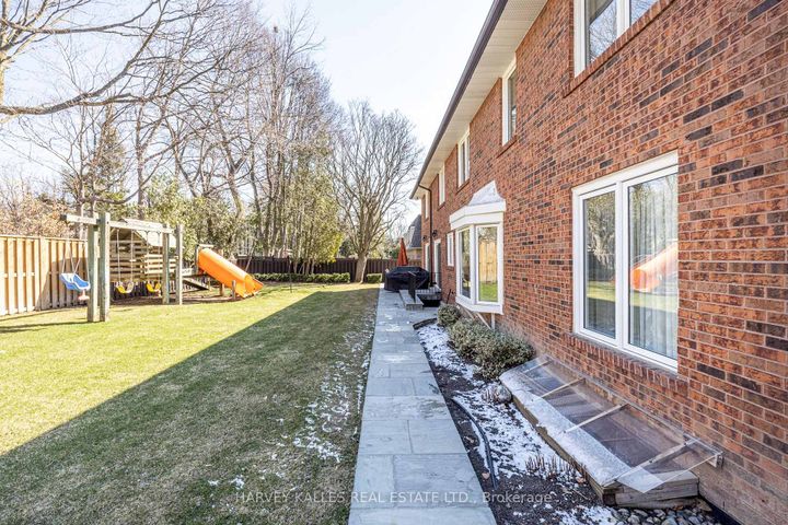 Photo 48 at 10 Whitelaw Court, Grandview, Markham