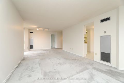 Photo 9 at 1704 - 10 Kenneth Avenue, Willowdale East, Toronto