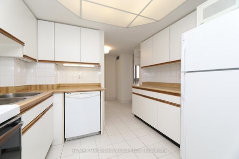 Photo 13 at 1704 - 10 Kenneth Avenue, Willowdale East, Toronto