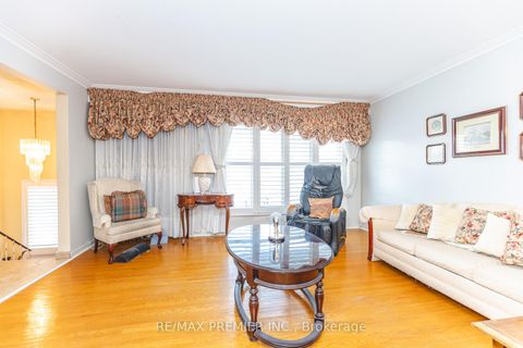Photo 6 at 16 Orchardcroft Crescent, York University Heights, Toronto