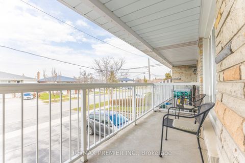 Photo 8 at 16 Orchardcroft Crescent, York University Heights, Toronto