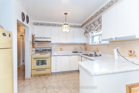 Photo 9 at 16 Orchardcroft Crescent, York University Heights, Toronto