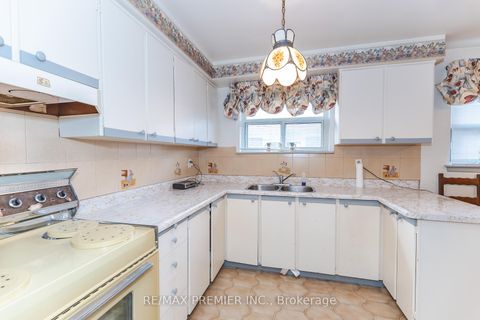 Photo 10 at 16 Orchardcroft Crescent, York University Heights, Toronto