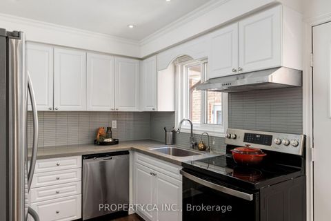 Photo 10 at 42 Cog Hill Drive, Glen Shields, Vaughan