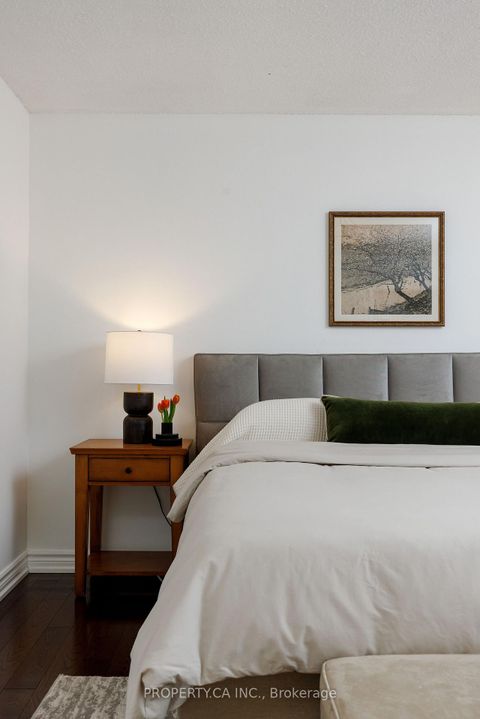 Photo 16 at 42 Cog Hill Drive, Glen Shields, Vaughan