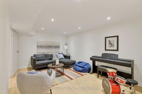 Photo 26 at 42 Cog Hill Drive, Glen Shields, Vaughan