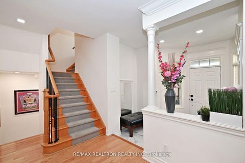 Photo 6 at 100 Kingsbridge Circle, Beverley Glen, Vaughan