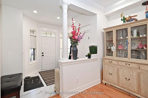 Photo 7 at 100 Kingsbridge Circle, Beverley Glen, Vaughan