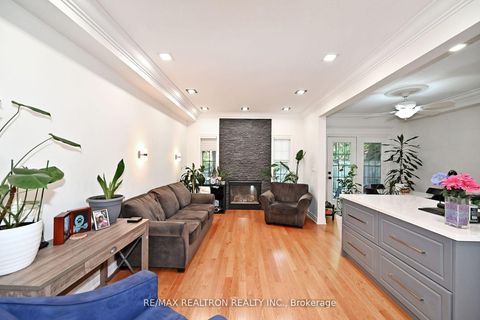 Photo 11 at 100 Kingsbridge Circle, Beverley Glen, Vaughan