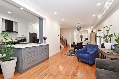 Photo 14 at 100 Kingsbridge Circle, Beverley Glen, Vaughan