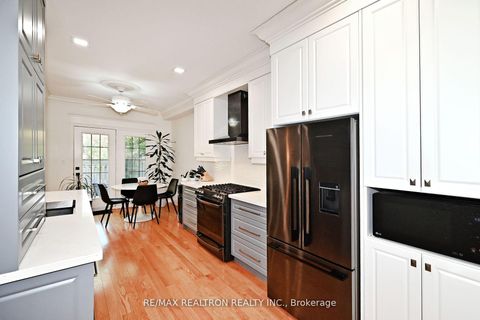 Photo 18 at 100 Kingsbridge Circle, Beverley Glen, Vaughan