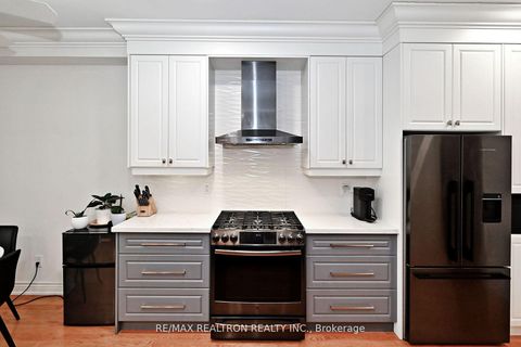 Photo 21 at 100 Kingsbridge Circle, Beverley Glen, Vaughan