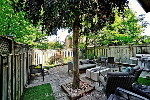 Photo 43 at 100 Kingsbridge Circle, Beverley Glen, Vaughan