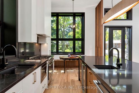 Photo 5 at 58 Farningham Crescent, Rosethorn, Toronto